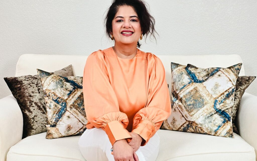 Petite fashion and cultural influencer Preeti Kapasi showcasing modern and cultural style
